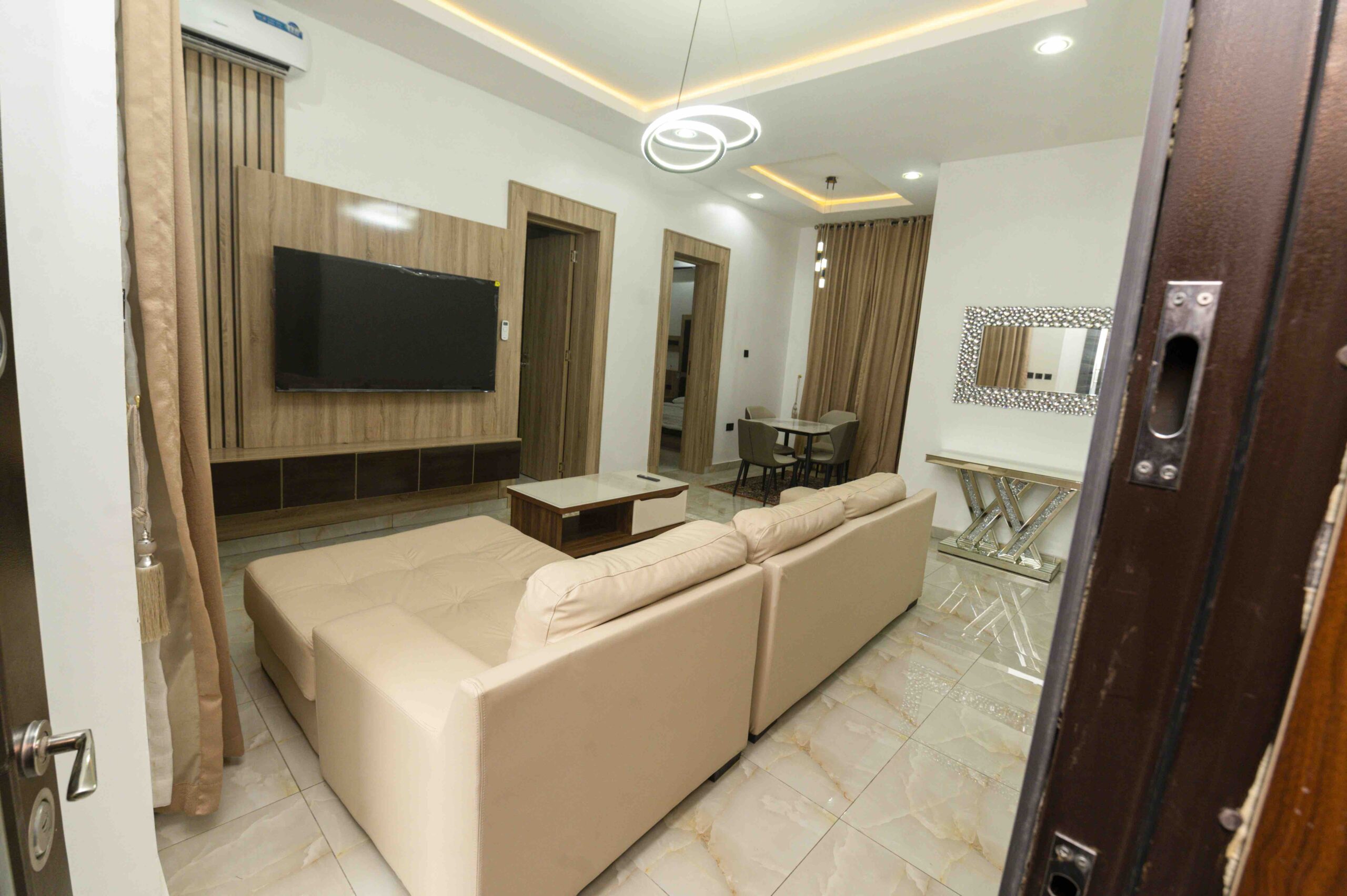 EINSTEINS SITTING ROOM 1